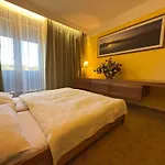 فندق International 4*